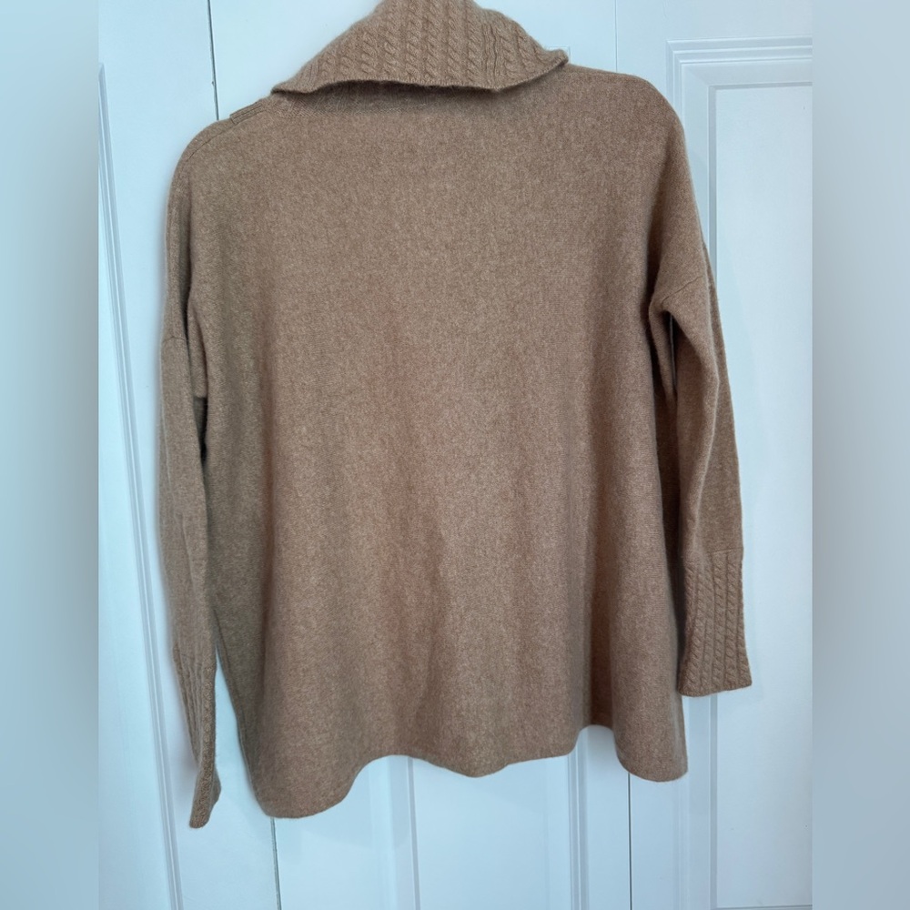 Saks Fifth Avenue Sweater 100% Cashmere Tan with buckle detail Size M/L - Picture 4 of 7